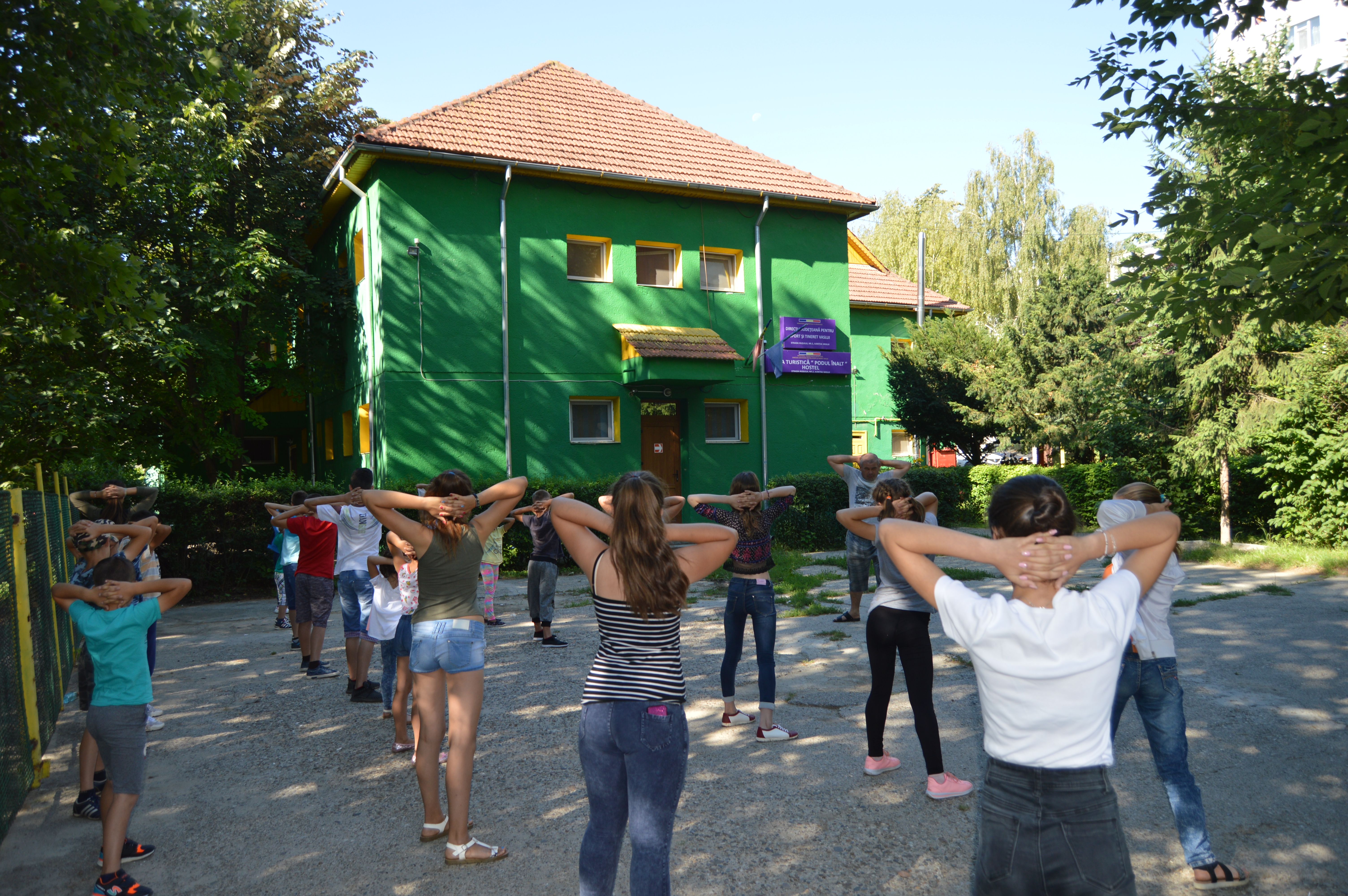 FOTOREPORTAJ: De la gârla din fundul curții la piscină cu tobogane. 600 de copiii din Vaslui văd prima oară un oraș