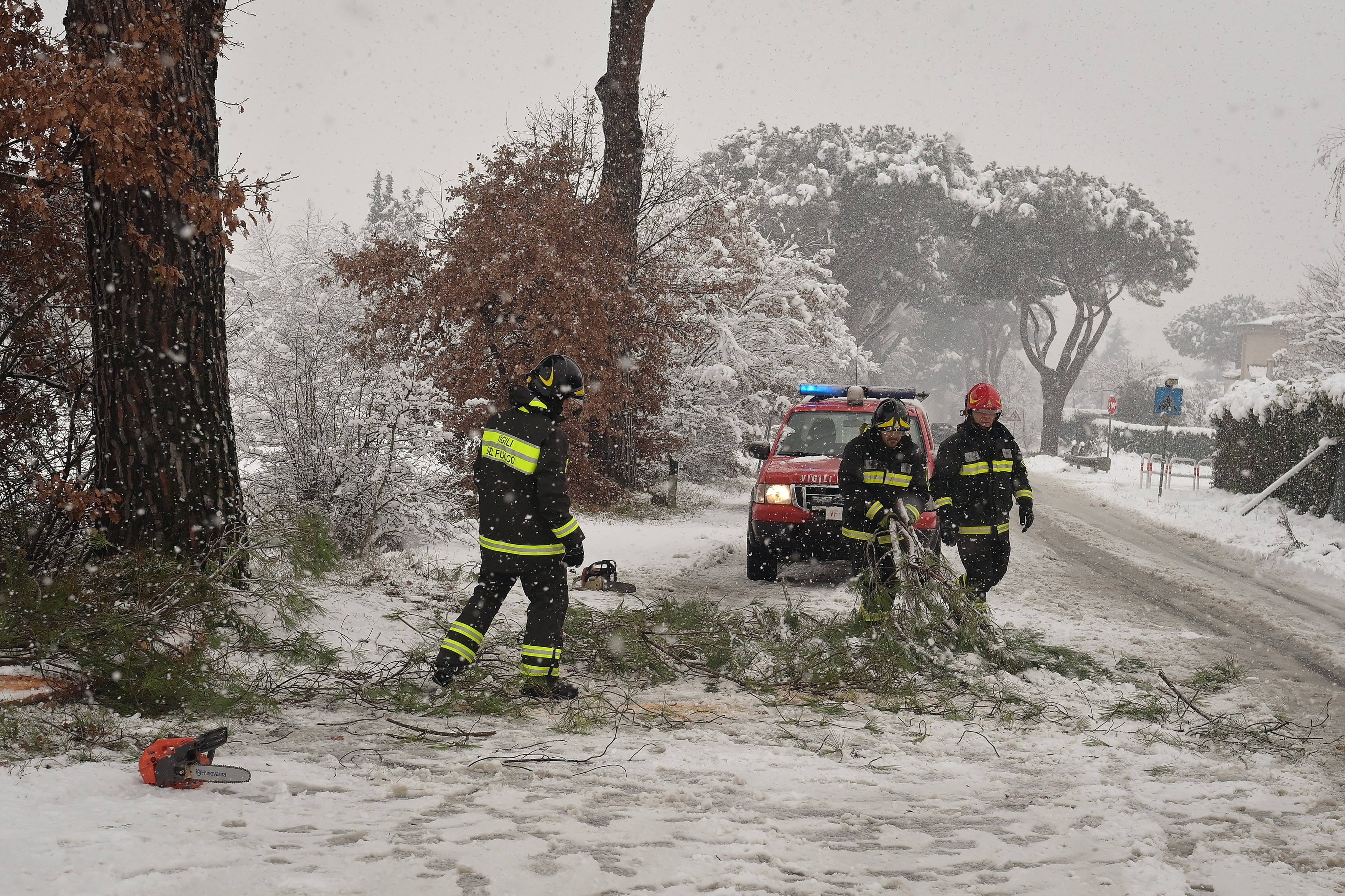 Sudul Italiei, lovit de ninsori, furtuni și inundații. Sute de oameni au fost evacuați. FOTO