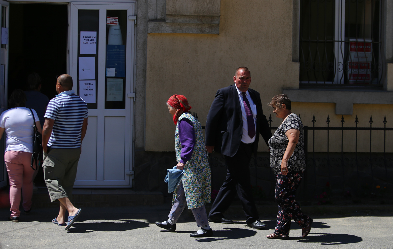 Reportaj | Premieră pentru democraţia din România. În comuna Dumbrăvița a fost referendum pentru demiterea primarului.  Nu a fost însă validat, din lipsă de cvorum