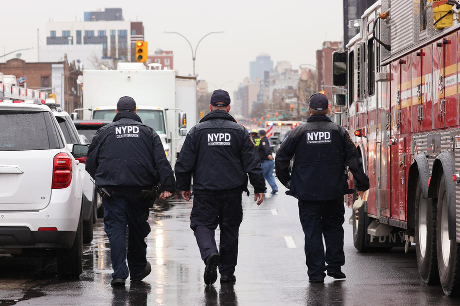 VIDEO. Atac armat la metroul din New York. 16 persoane au fost rănite, atacatorul a fugit