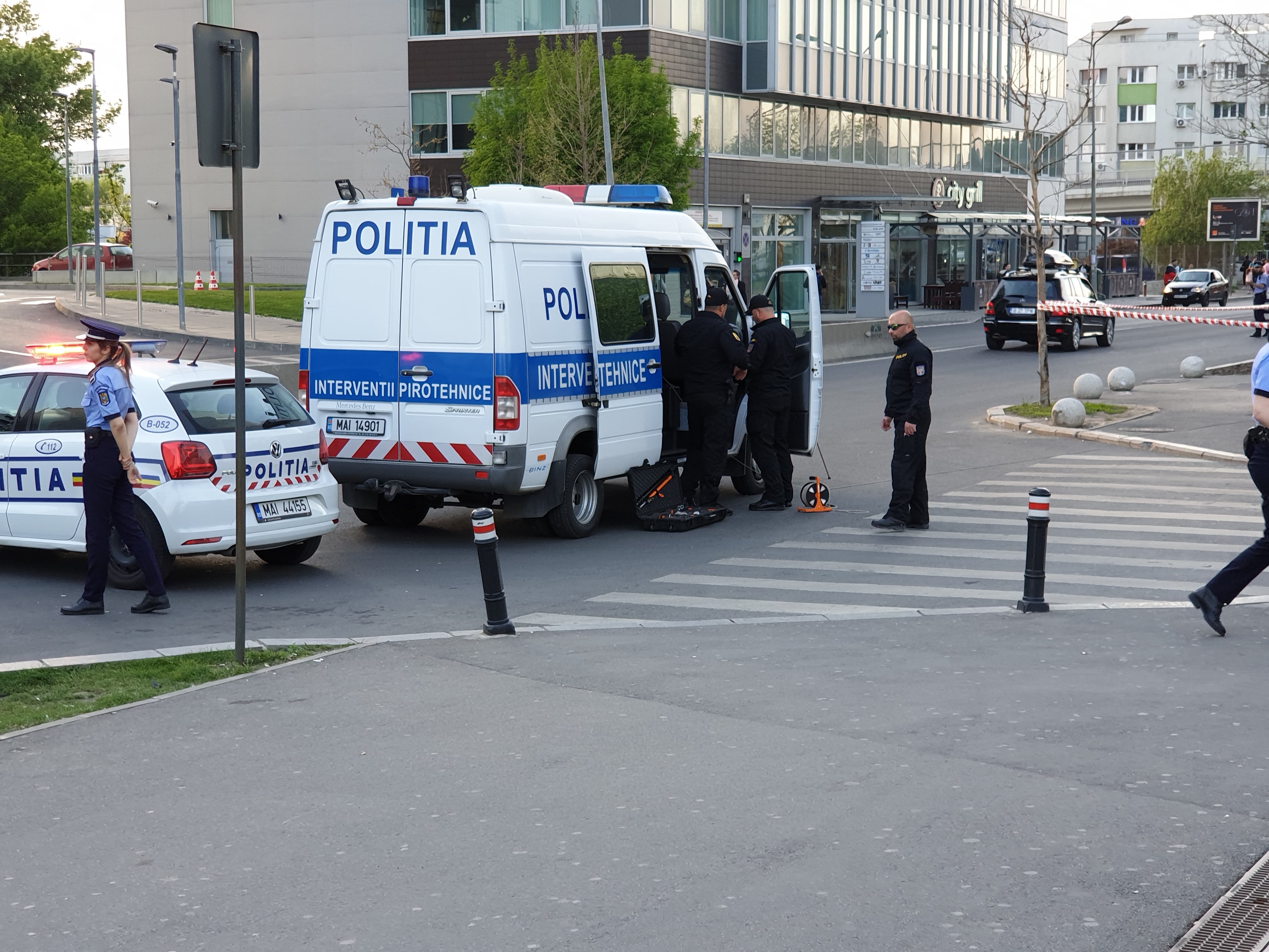 Operațiune a Poliției la Mall Promenada. Un bagaj uitat a stârnit panică |FOTO &VIDEO