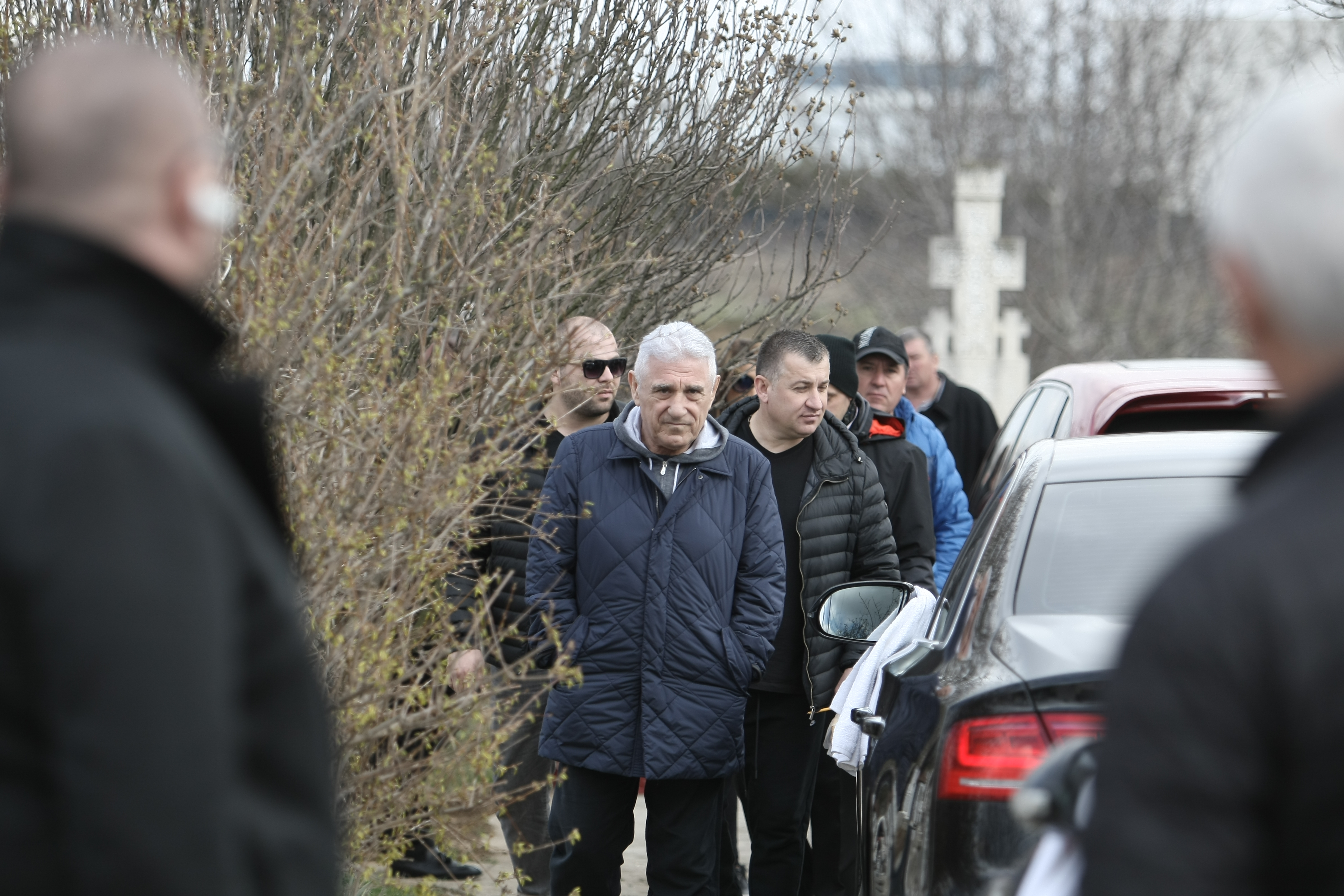 Vasile Turcu a fost înmormântat după ritualurile sinucigașilor. Fostul om de afaceri a fost condus pe ultimul drum de rude, prieteni și doar câțiva oameni de fotbal