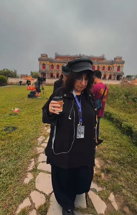 Imagini din culisele Asia Express 2025, care începe la toamnă. Cameramanii filmează din noroaie, iar Irina Fodor înfruntă ploaia și vântul