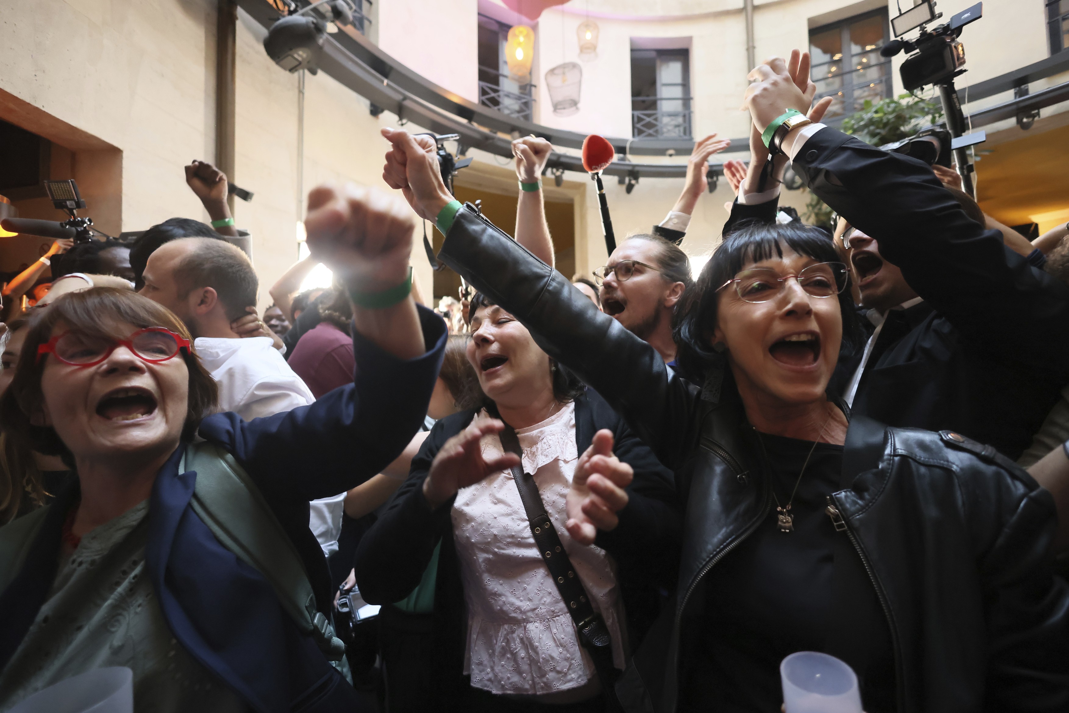 LIVETEXT Alegeri parlamentare în Franța. Stânga, victorie surprinzătoare. Alianța lui Macron, pe locul 2. Premierul Gabriel Attal anunță că va demisiona. Rezultate finale