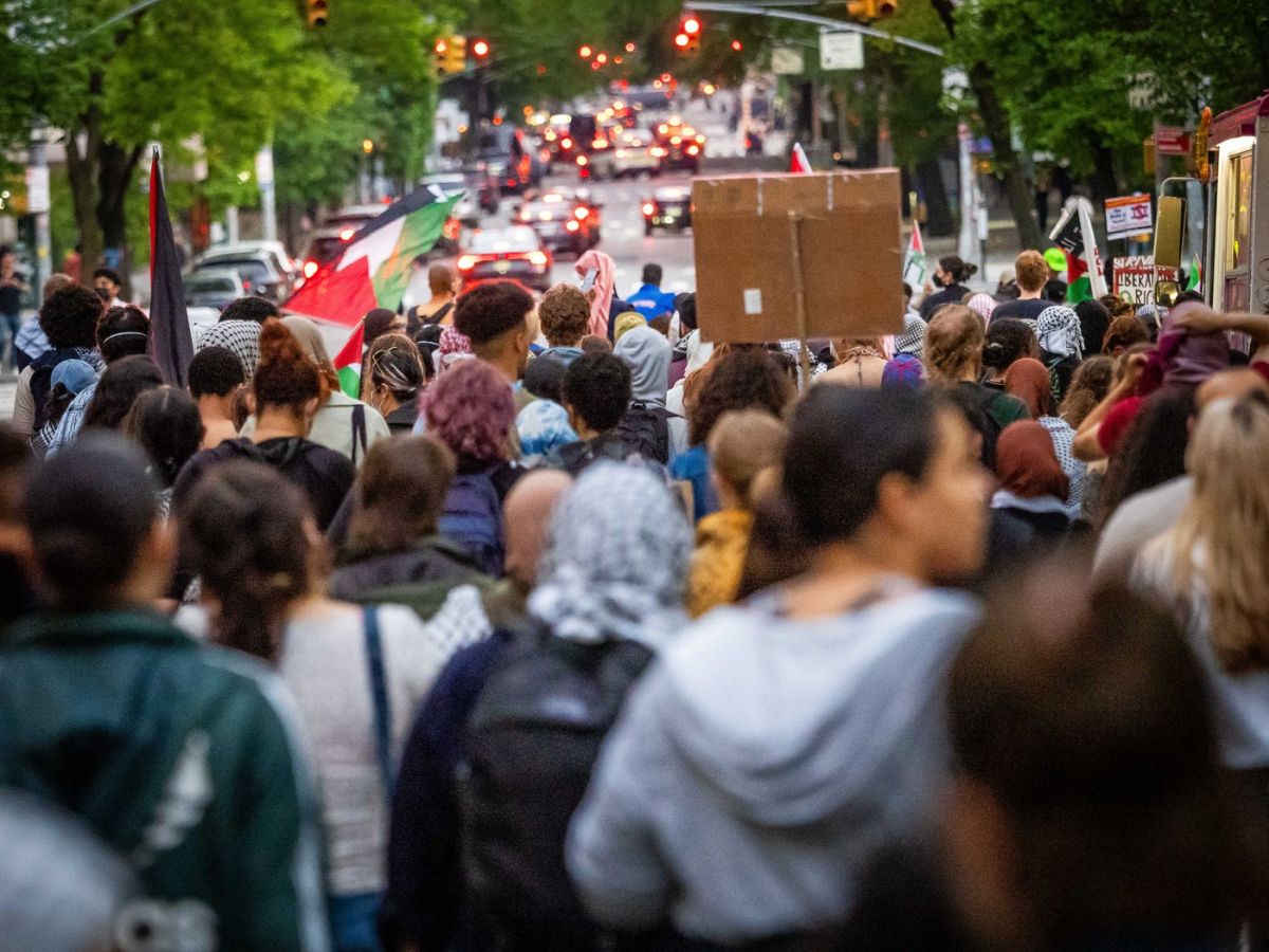 Manifestație pro-palestiniană în apropiere de Met Gala de la New York. Mai multe persoane au fost arestate