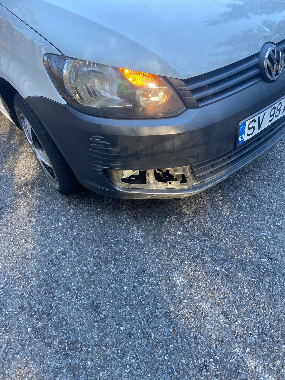 Un sucevean băut a furat o mașină și a condus fără permis. Poliția a tras focuri de armă în cauciucuri ca să îl oprească | VIDEO