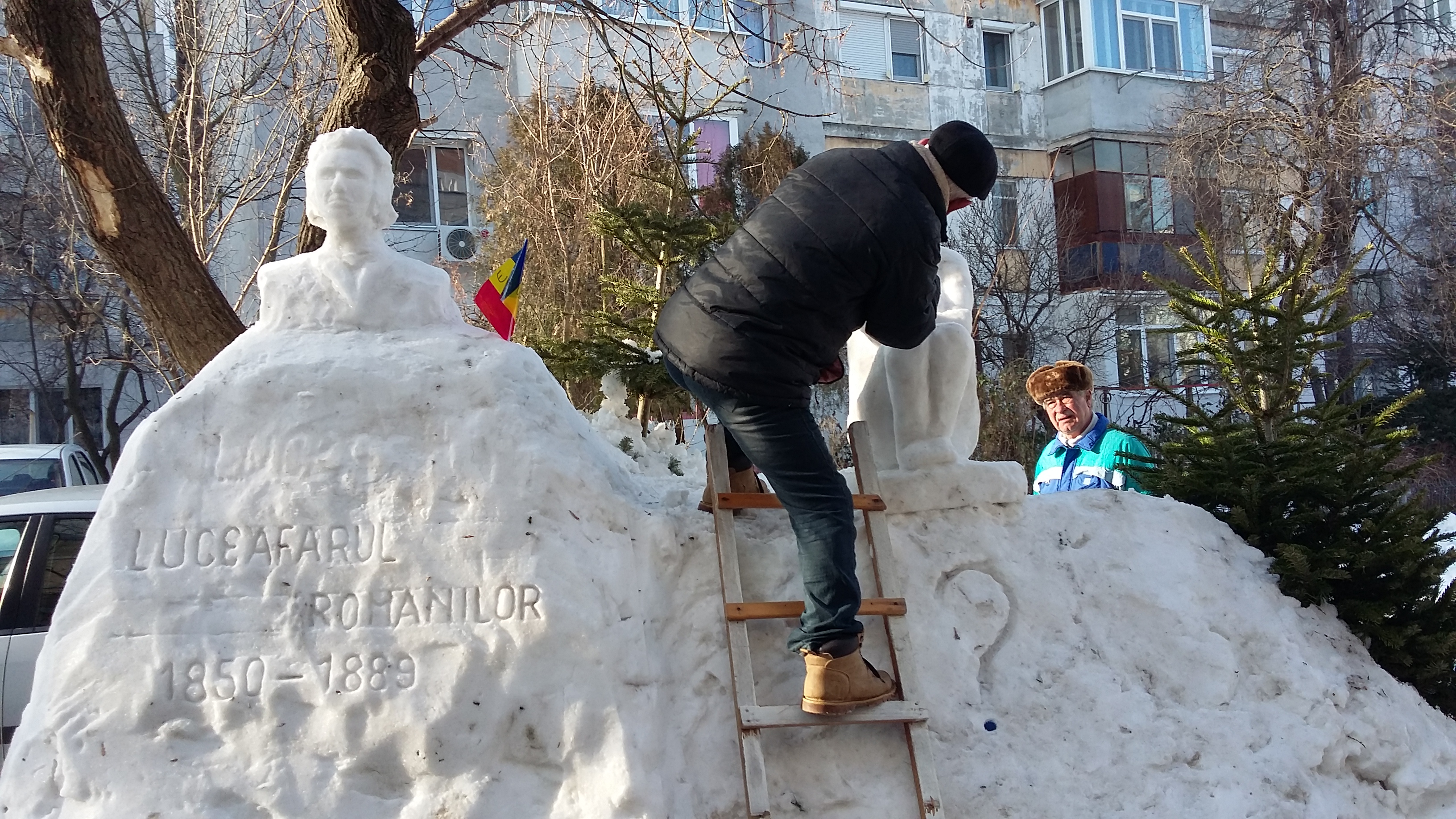 Bustul lui Eminescu și Cumințenia Pământului între blocurile din Galați GALERIE FOTO