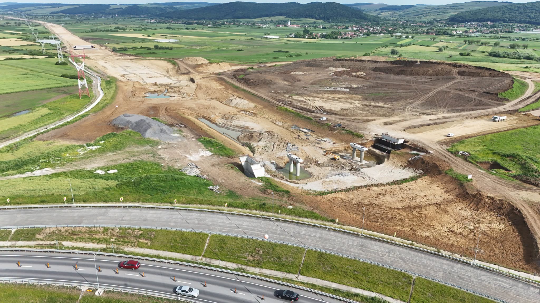 De când vom circula pe primii kilometri ai Autostrăzii Unirii A8: Lotul Târgu Mureș - Miercurea Nirajului a ajuns la 50%