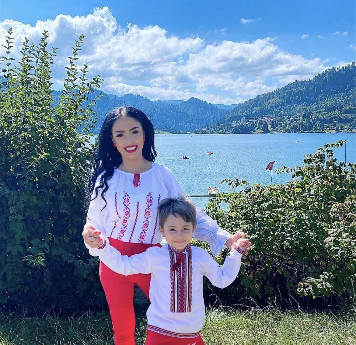 Andreea Mantea a apărut cu fața umflată la „Casa Iubirii”, emisiunea pe care o prezintă la Kanal D. „Am primit foarte multe mesaje. Tremur de durere”
