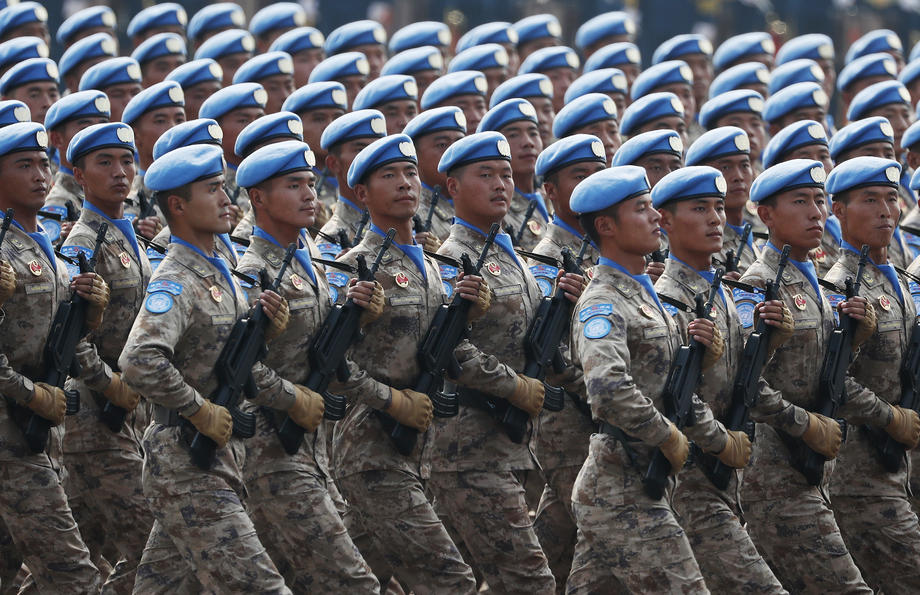 Defilare grandioasă la Beijing. China sărbătorește 70 de ani de comunism, în timp ce la Hong Kong se cere mai multă democrație
