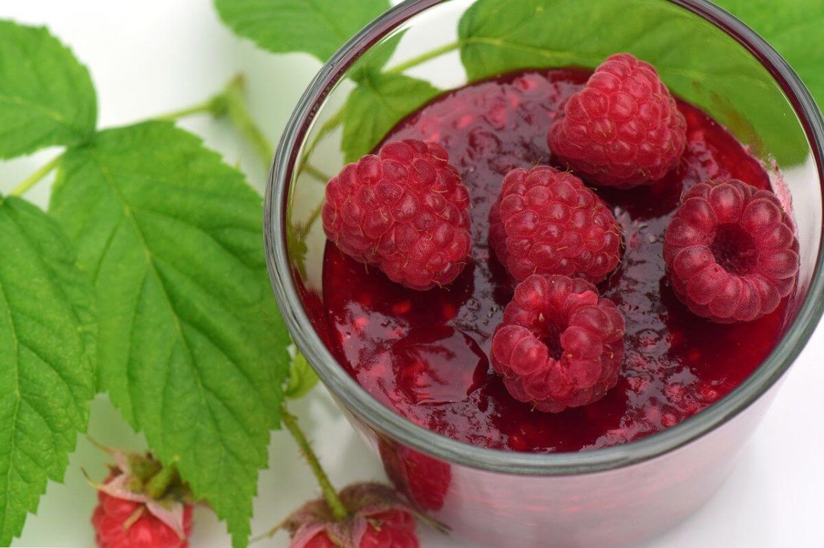 Dulceață de zmeură - cum păstrezi aroma proaspătă a fructelor în cea mai bună dulceață