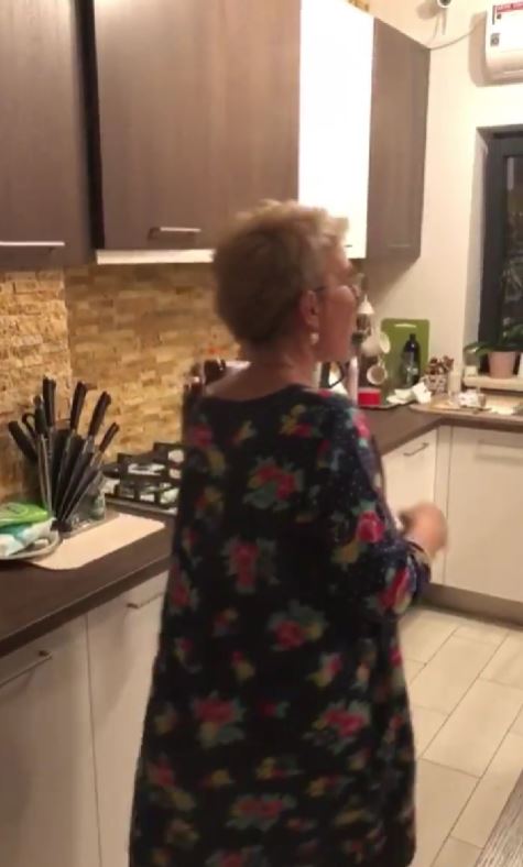 Imagini cu casa în care locuiește Teo Trandafir. Ce pretenții a avut pentru bucătăria vilei