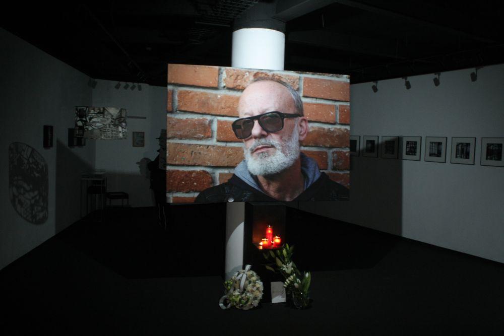 FOTO&VIDEO/ Carte de condoleanțe în memoria lui Andrei Gheorghe deschisă la Galeria Mobius