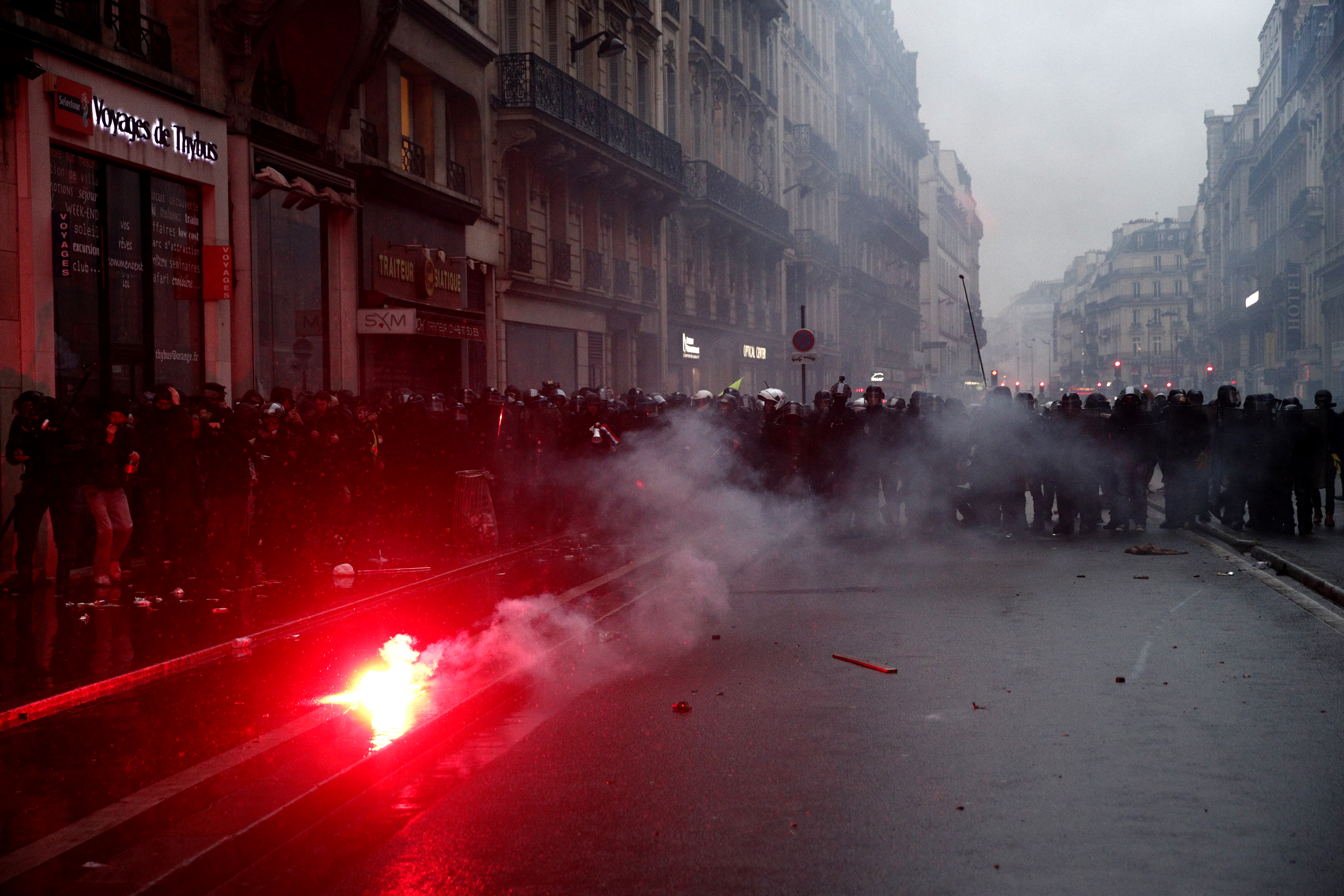 Noi proteste în Franţa faţă de reformarea sistemului de pensii. Au fost incidente între forțele de ordine și manifestanți