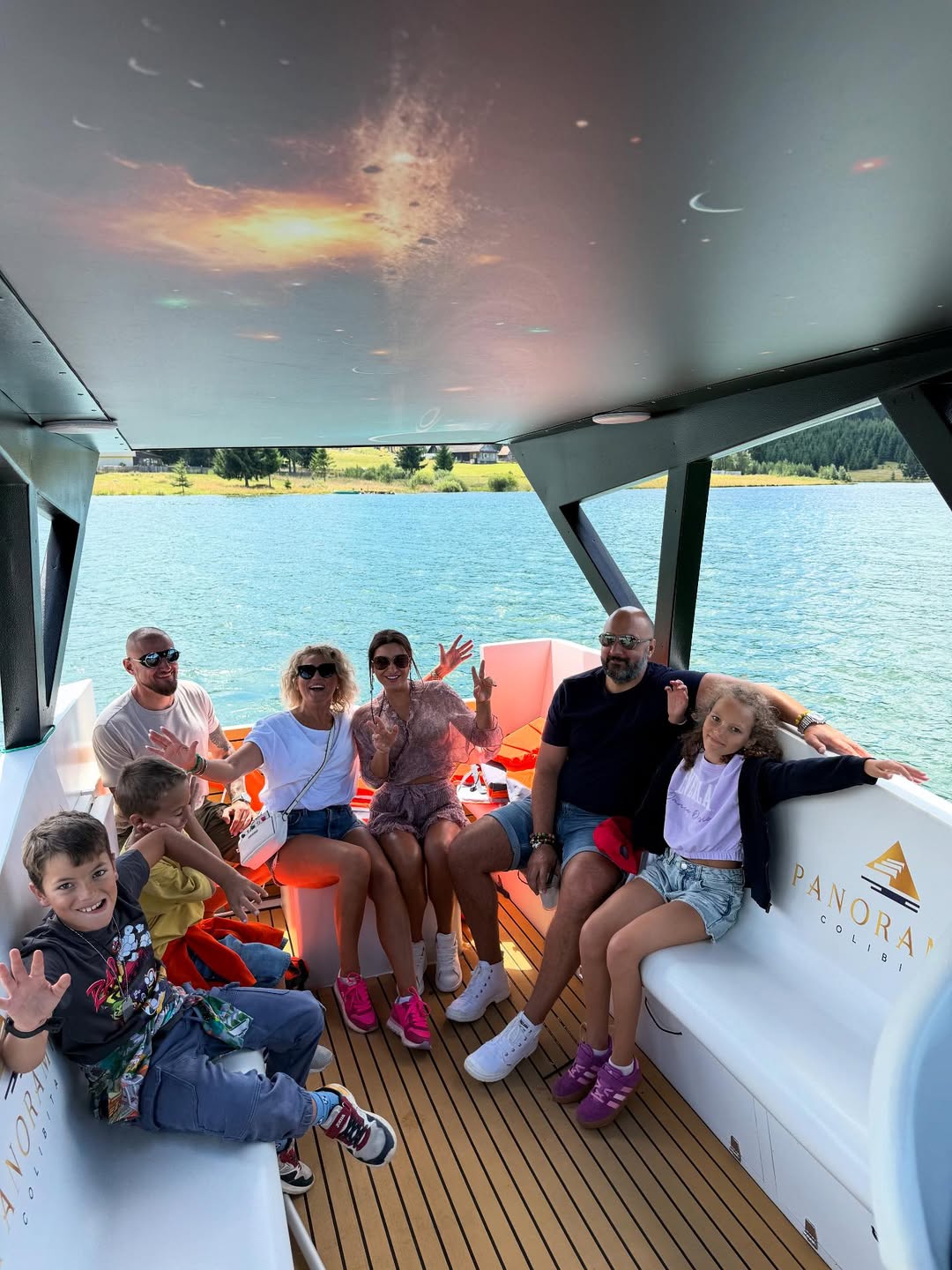 „Colțul de Rai” din România care a cucerit-o pe Mirela Vaida în vacanță: „Plimbări cu barca, excursii la stână. E cel mai pur aer”