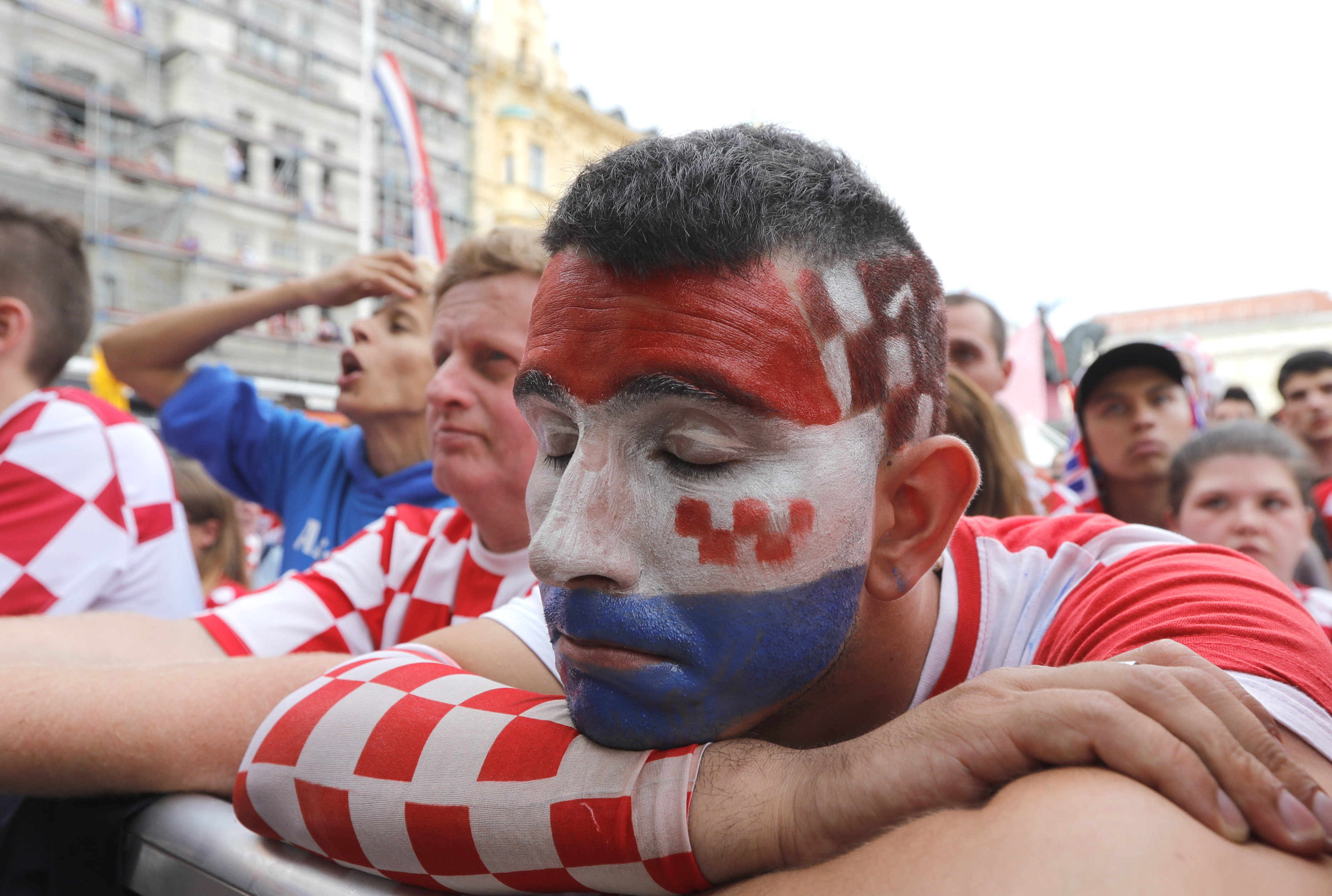 FOTO /  Cum au reacționat fanii croați, după ce Franța a câștigat Cupa Mondială. Imagini din Zagreb