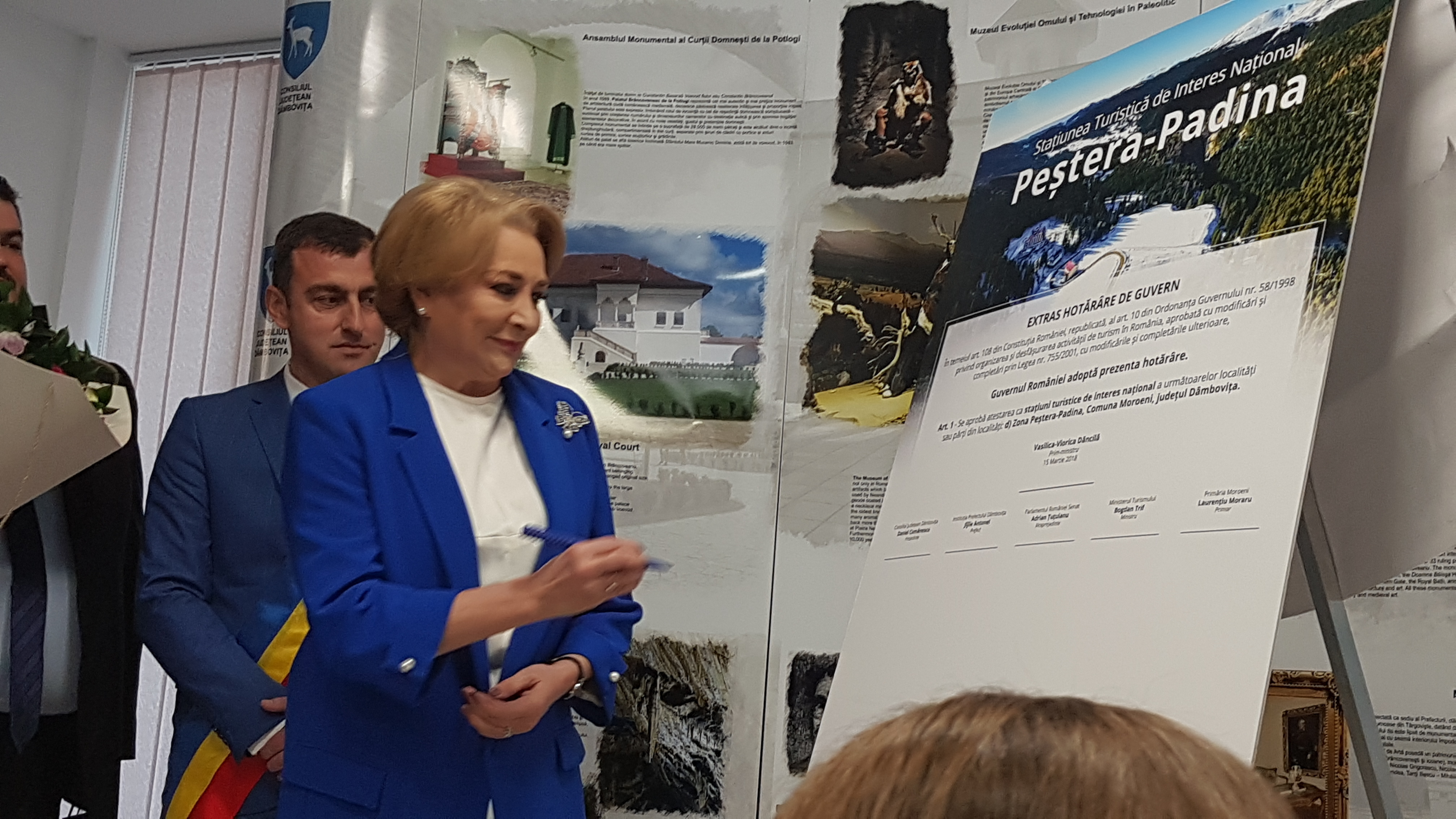 UPDATE. Premierul Viorica Dăncilă, vizită oficială în Dâmbovița; Autoritățile locale s-au plâns de starea infrastructurii și au cerut mall și stadion în Tâtrgoviște (FOTO)