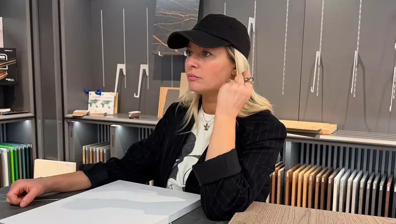Lecția de viață pe care Laura Cosoi o oferă celor patru fete ale sale. „Oare mama și tata o să se despartă?”