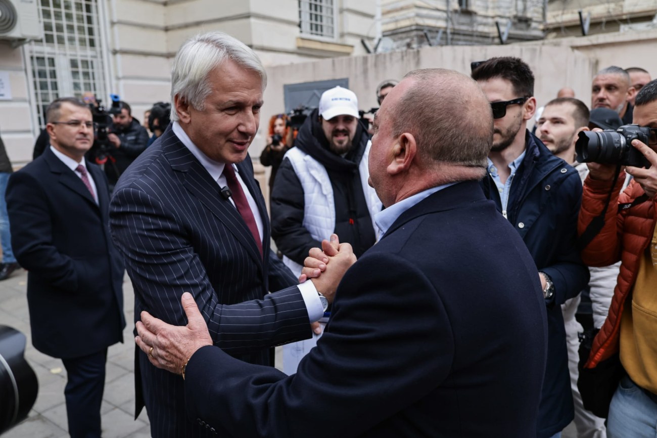 Eugen Orlando Teodorovici şi-a depus candidatura la Primăria București. A susținut că parcarea va costa un leu pe oră dacă va fi ales