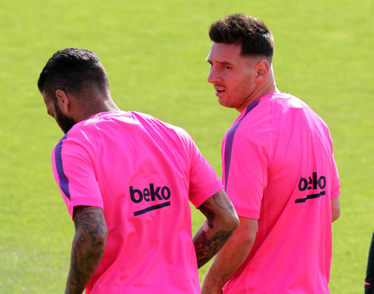 GALERIE FOTO / Messi s-a afişat cu un nou look la primul antrenament 