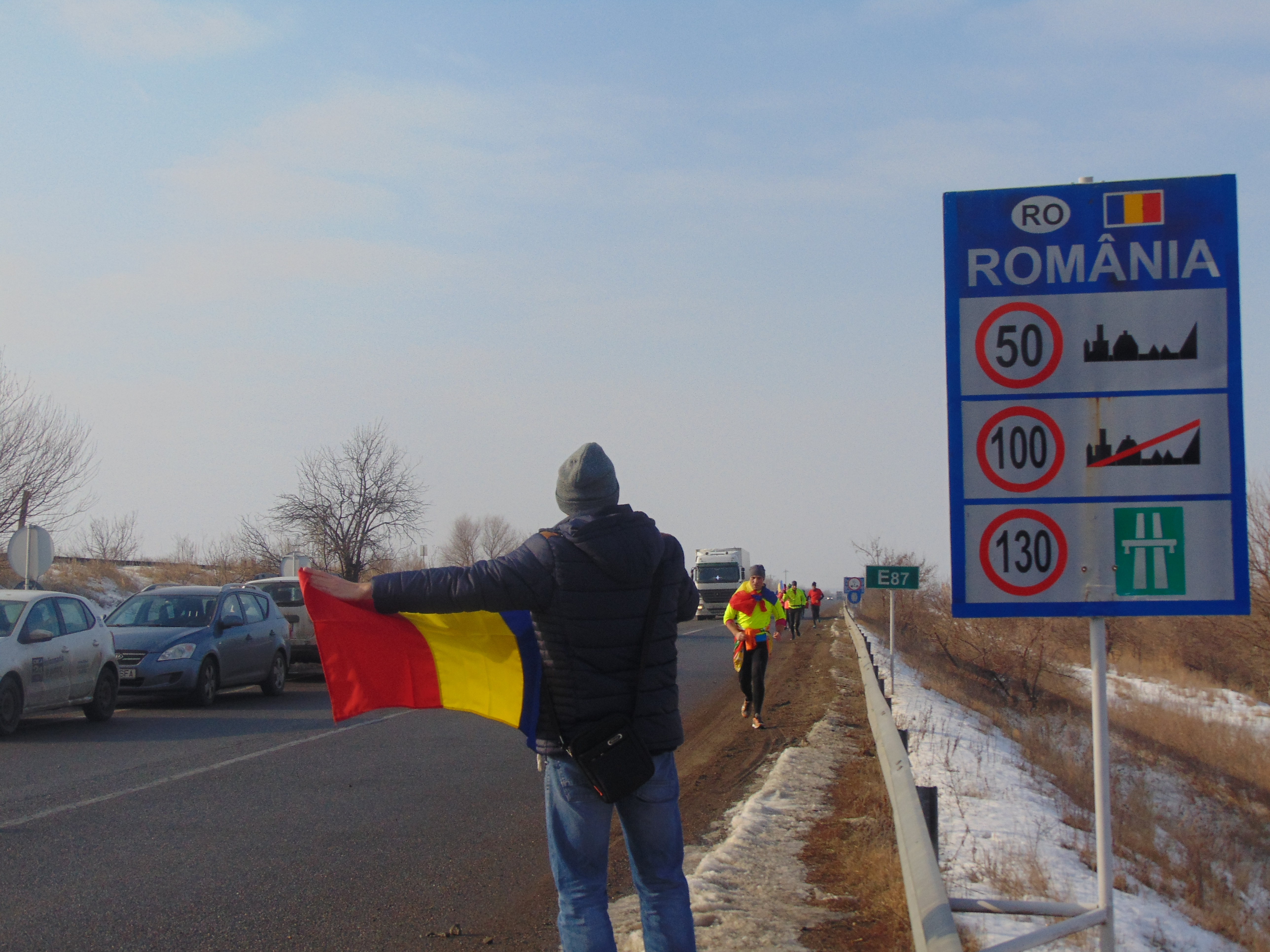 Au alergat cu tricolorul până la frontiera cu Republica Moldova, de Mica Unire FOTO&VIDEO
