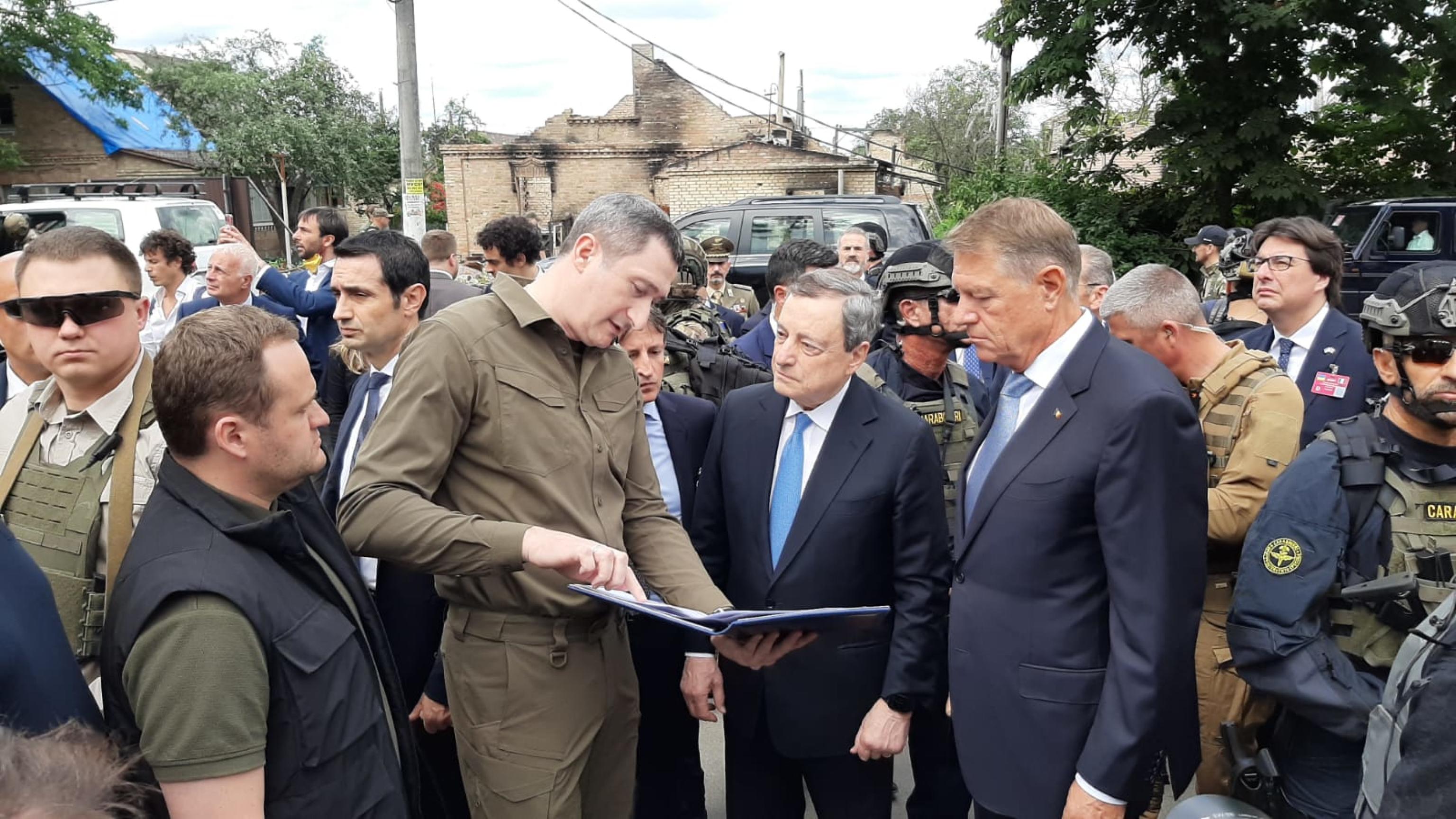 Cei patru lideri UE, primiți de Zelenski la Kiev. Iohannis, după vizita de la Irpin: „Nu există cuvinte care să descrie tragedia inimaginabilă”