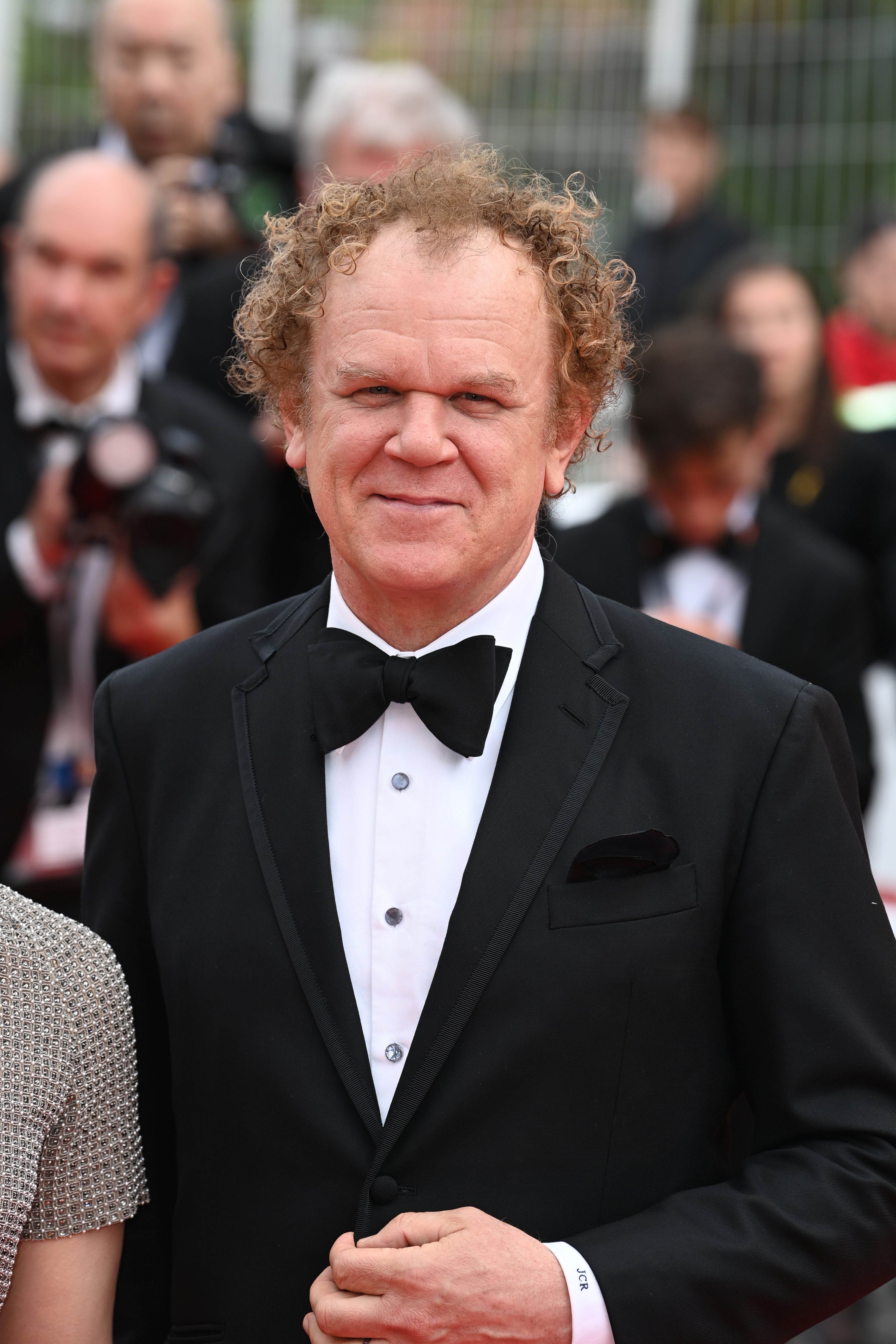 Corespondență de la Cannes: Emoționată de poemul despre Ucraina rostit pe scenă, Catherine Deneuve a uitat să deschidă festivalul 