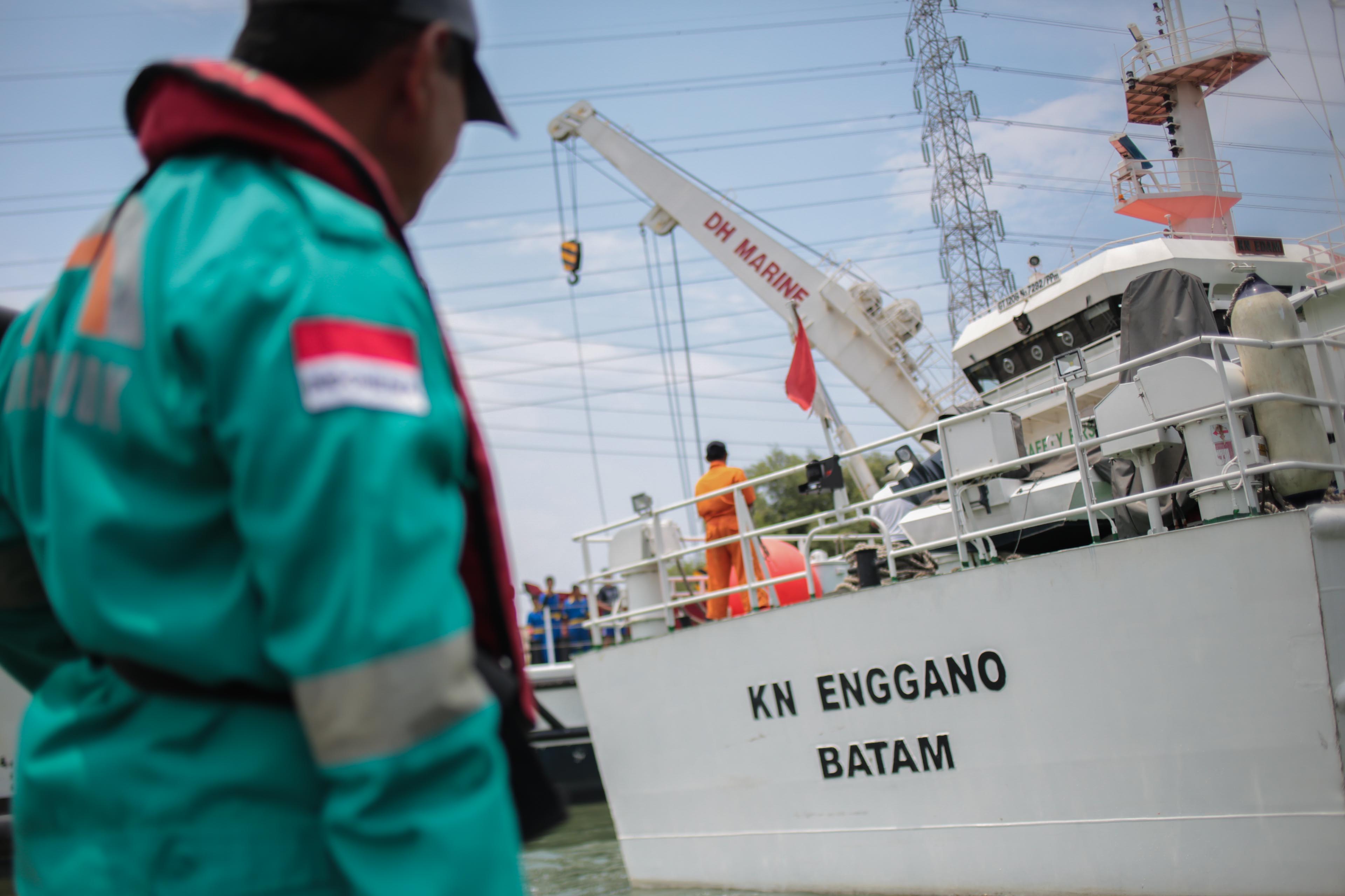 Fuzelajul avionului prăbuşit în Indonezia a fost localizat în mare. Aproape 200 de oameni erau la bordul aeronavei