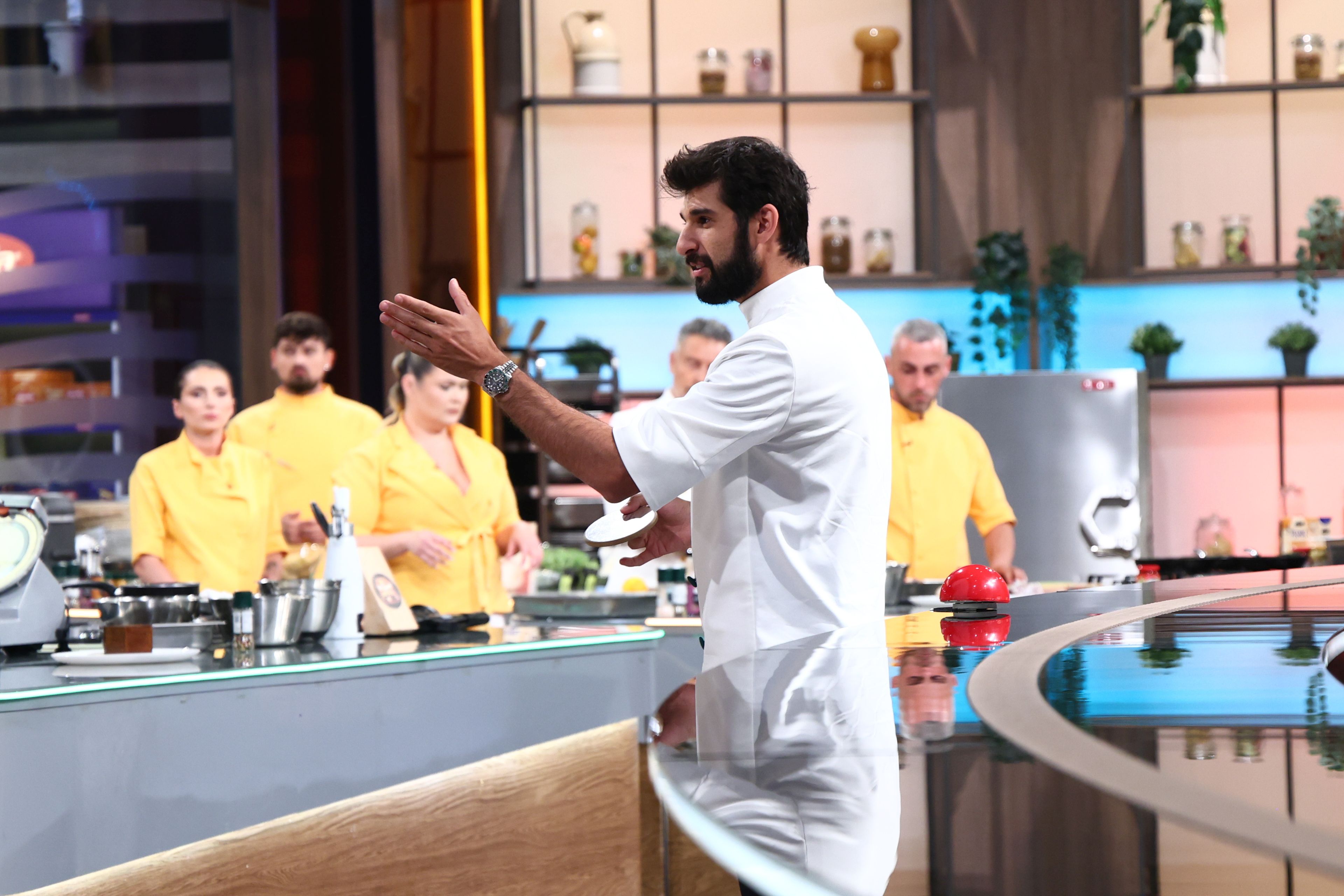Chefi la cuțite 8 decembrie 2025. Richard Abou Zaki folosește prima amuletă și instalează panica în show