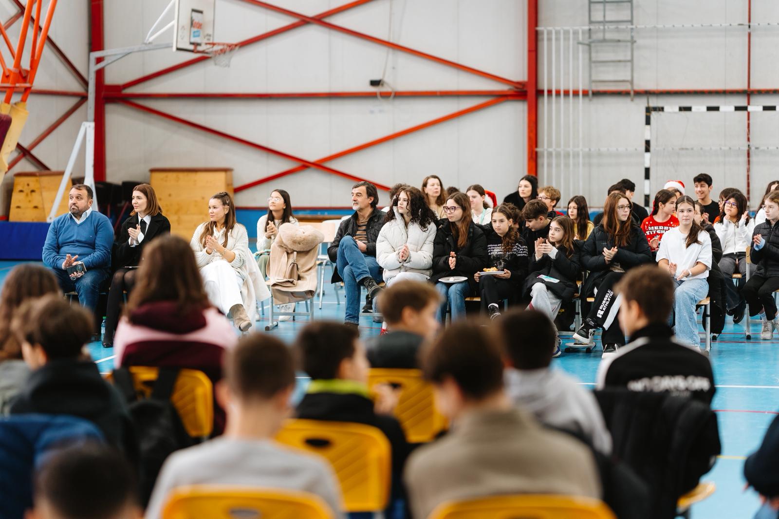 Fundația Tinmar - „Educație pentru viitor”: 413 burse pentru elevii din sectorul 3, București