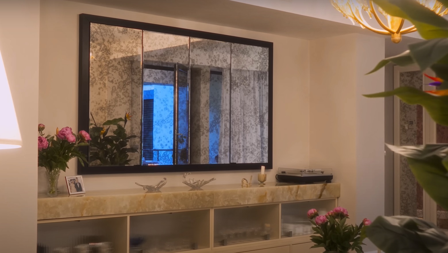 Vedetele din România care locuiesc cu chirie. Cum arată apartamentele pentru care plătesc lunar sute de euro