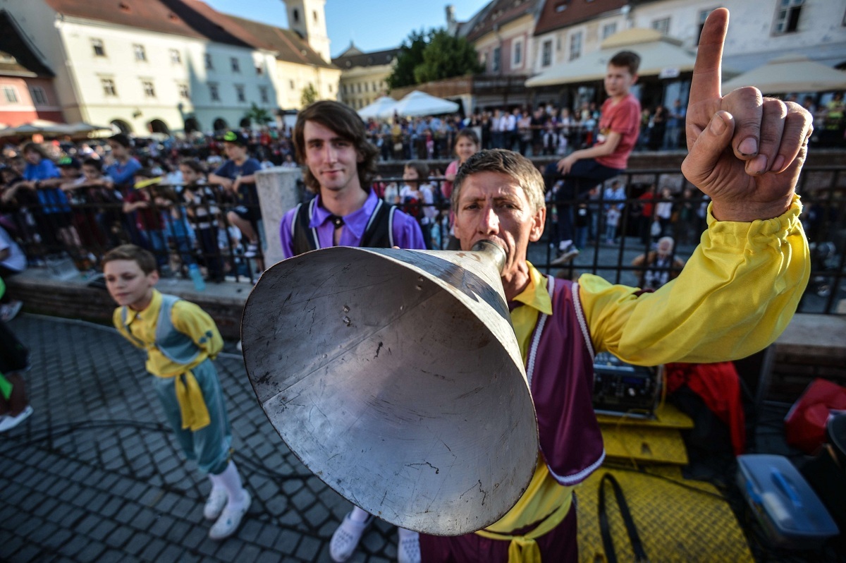 Peste 10.000 de oameni au participat la deschiderea Festivalului Internațional de Teatru de la Sibiu