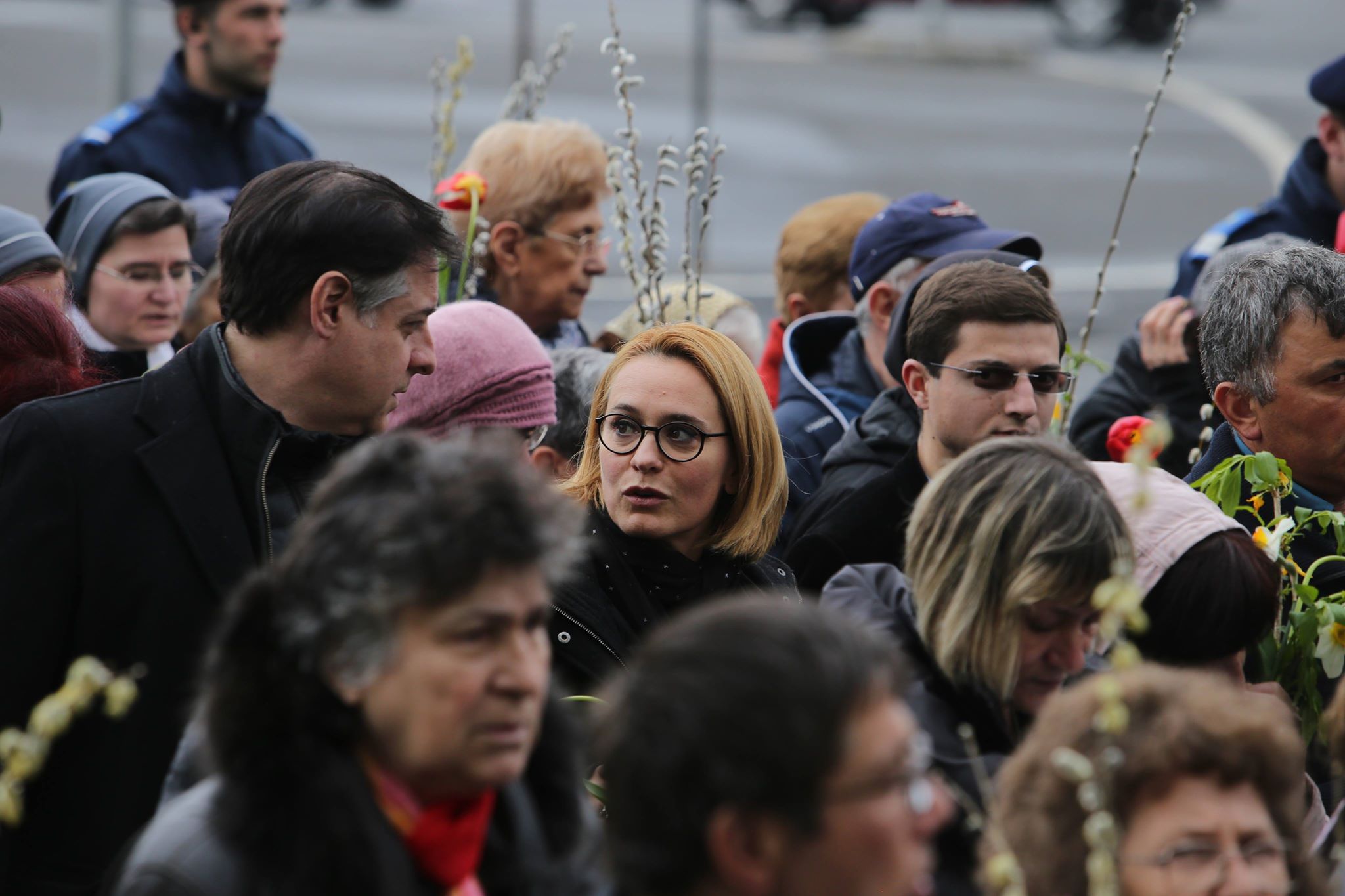 FOTO & VIDEO / Andreea Esca a participat la Procesiunea de Florii din Capitală. A trecut la catolicism, după ce s-a măritat cu Alexandre Eram
