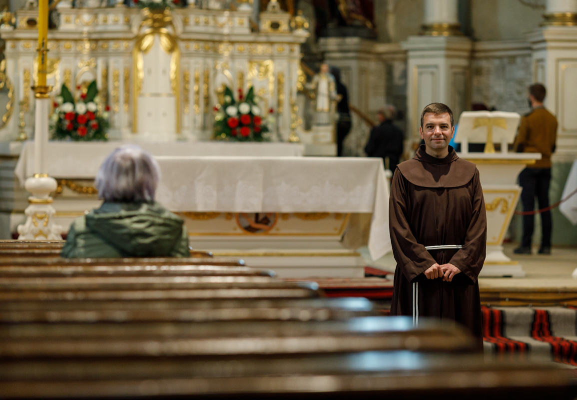 „Este viața omului pe scurt, cu soare, ploi și sacrificii”. Cum vede un preot franciscan pelerinajul de la Șumuleu Ciuc