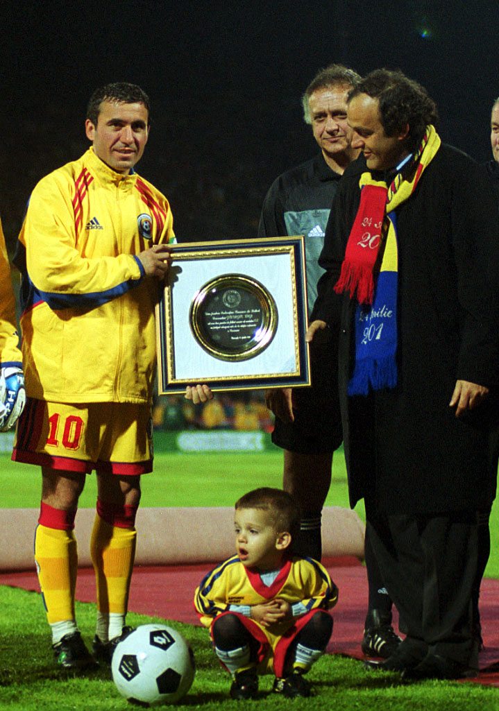 Ianis Hagi împlinește 18 ani. Fotbalistul își serbează majoratul la Florența. Debutează duminică în Serie A? | GALERIE FOTO
