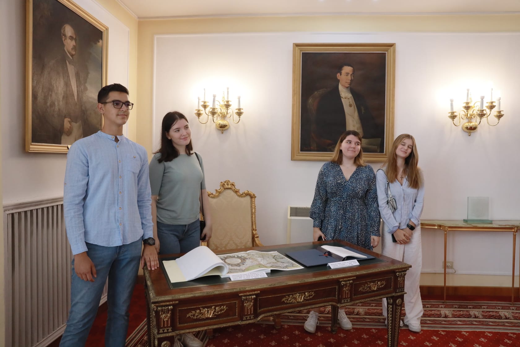 Ziua Porților Deschise la MAE, după aproape 10 ani. Cum arată biroul ministrului Bogdan Aurescu și câte persoane au vizitat clădirea