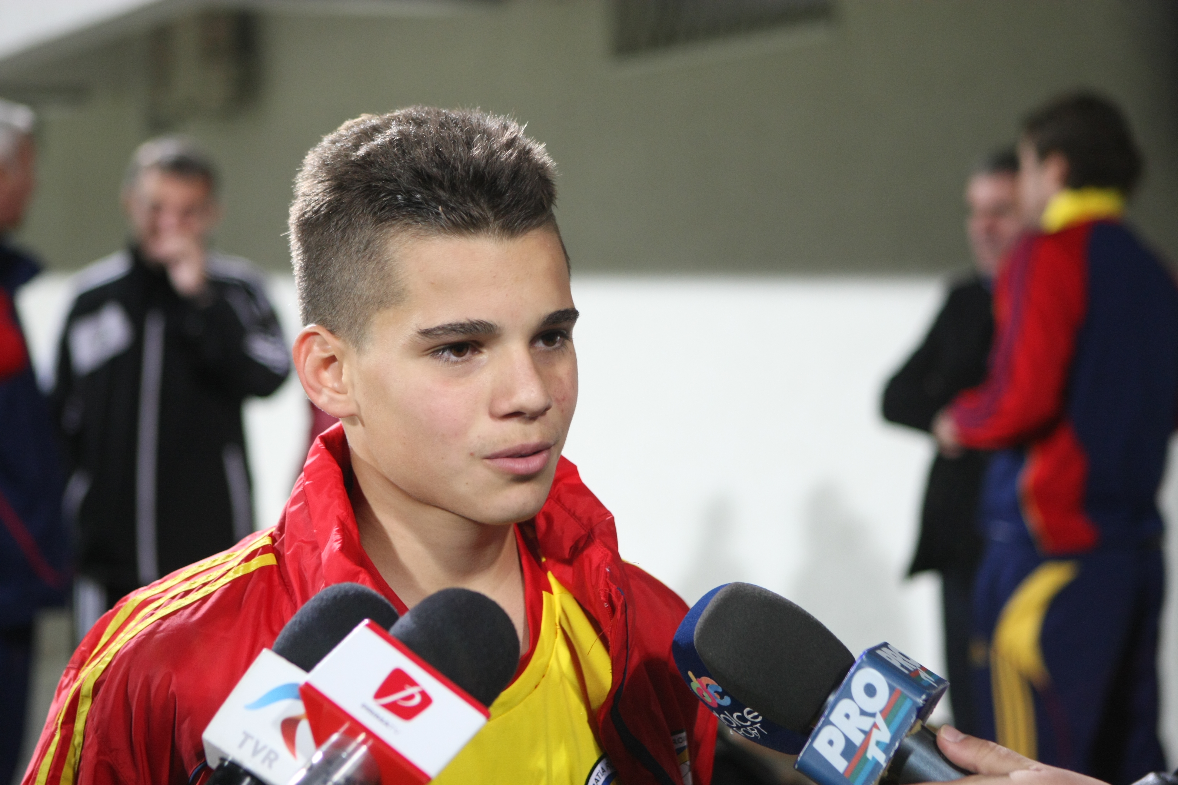 Ianis Hagi împlinește 18 ani. Fotbalistul își serbează majoratul la Florența. Debutează duminică în Serie A? | GALERIE FOTO