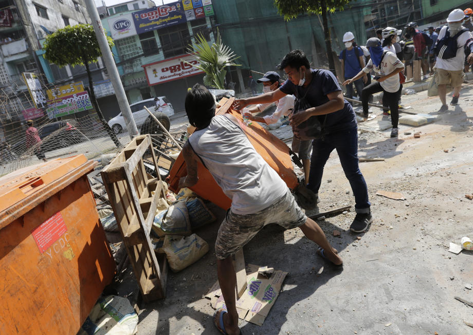 Cel puțin patru morți în timpul protestelor din Myanmar, după ce poliția militară a deschis focul asupra manifestanților pro-democrație