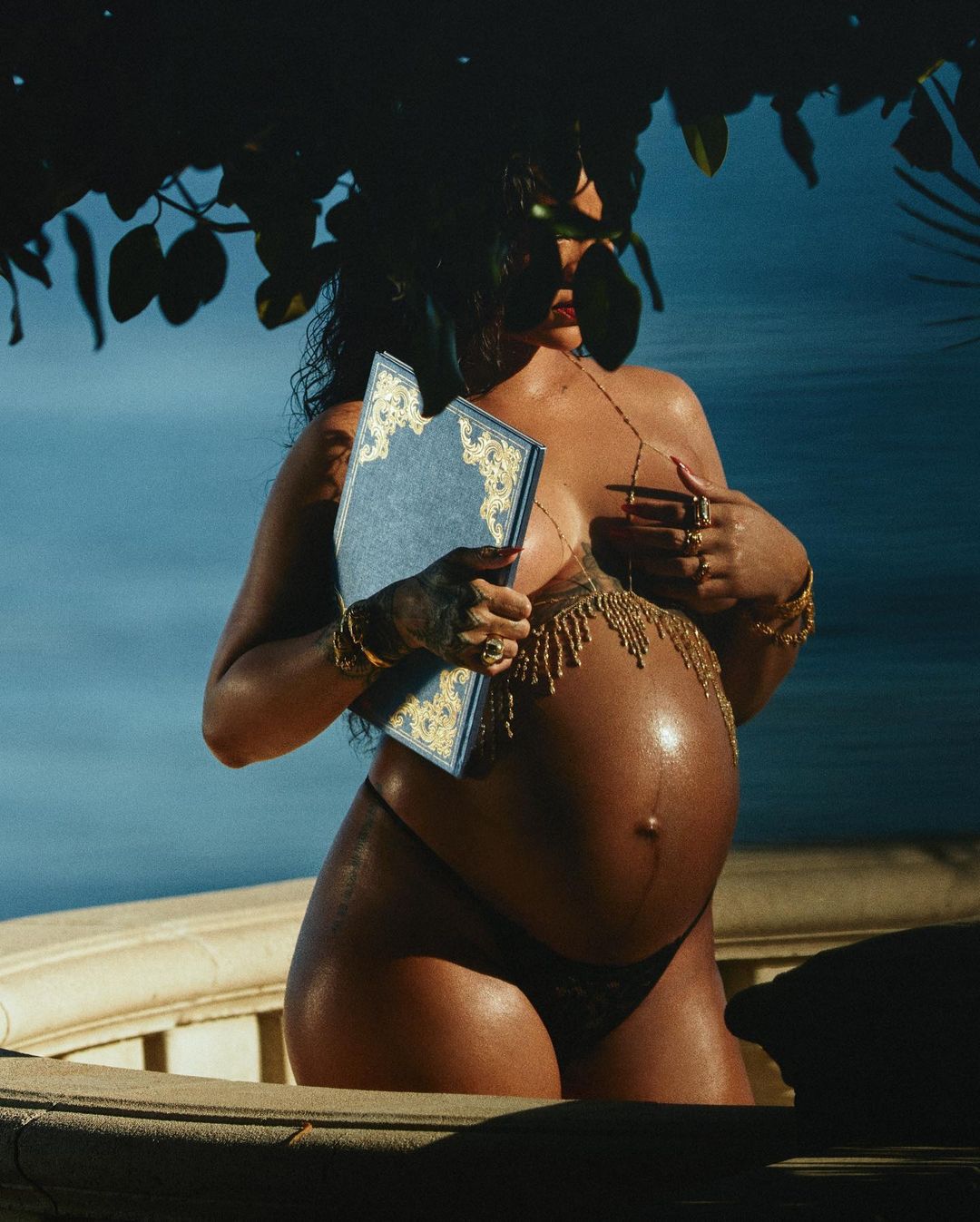 Rihanna a născut în secret. Prima imagine cu fetița și ce nume inedit i-a ales