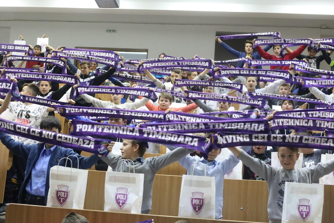 Singurul club din România patronat de galerie: ASU Poli Timișoara! | FOTO