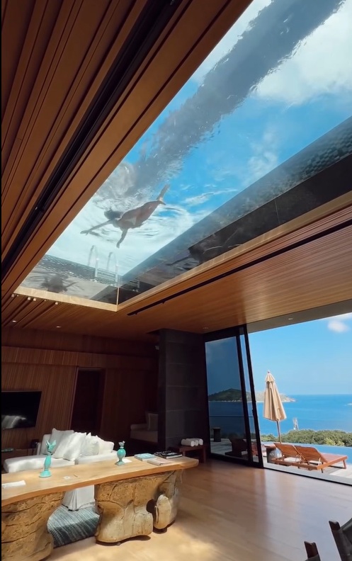 Ioana Grama, imagini de vis din vacanța din Seychelles: Au transformat tavanul camerei în piscină. Suma uriașă plătită pentru trei zile de cazare