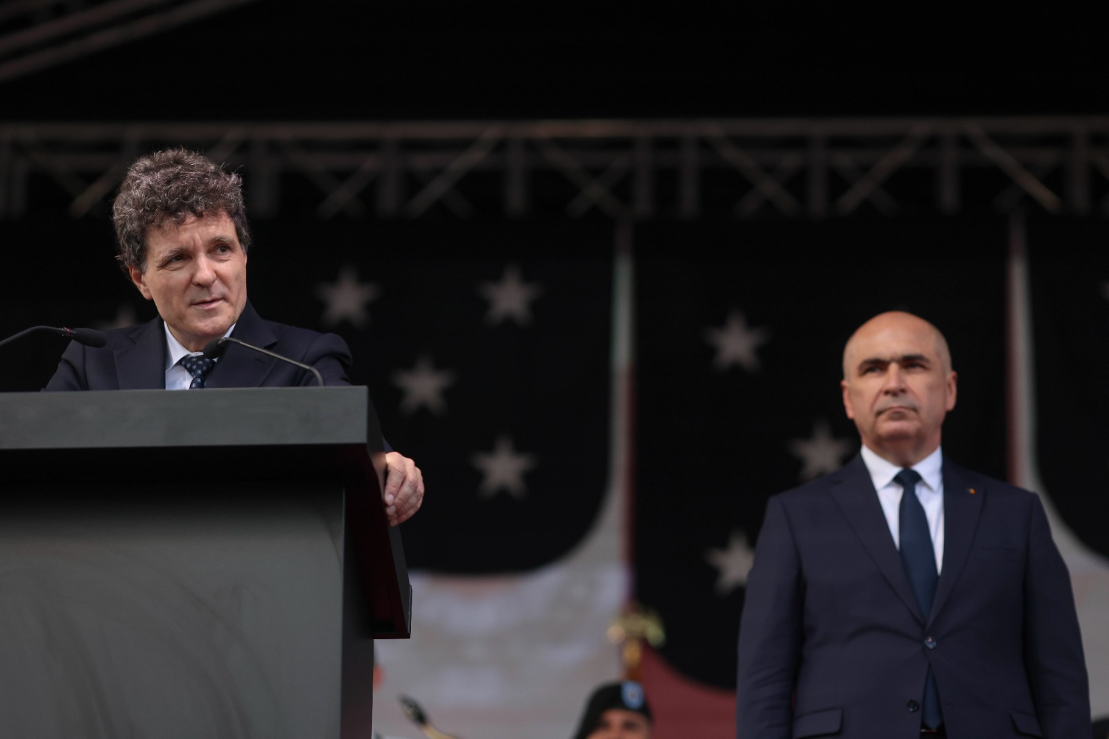 Nicușor Dan și Ilie Bolojan, față în față pe aceeași scenă la recepția de Ziua Independenței SUA: ce mesaje au transmis