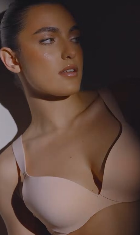 Imagini cu Alexia Eram în lenjerie intimă. Cum a apărut fiica Andreei Esca: „Căutam în hainele mamei mele tot ce era mai extravagant”