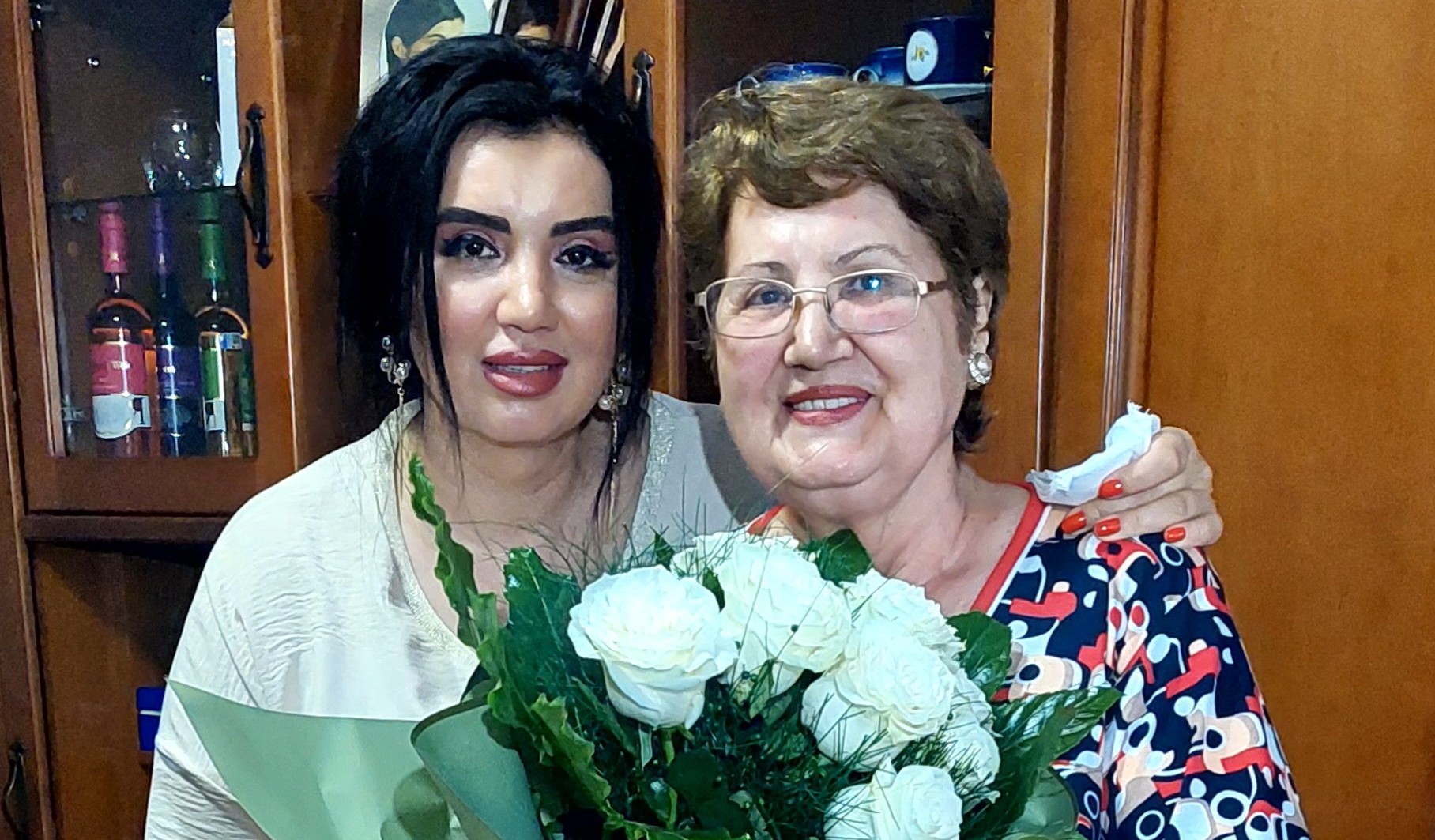 Veste bună pentru mama Adrianei Bahmuțeanu, la câteva ore după ce a fost internată în spital. Instanța a decis că își poate vedea nepoții