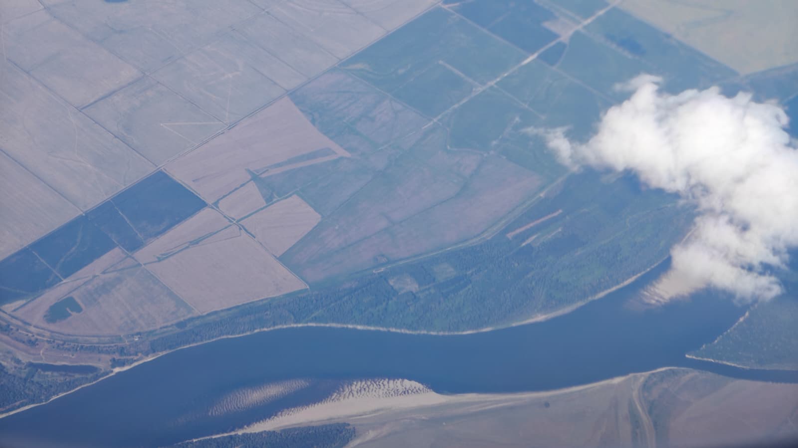 Cum se vede Dunărea din avion, de la 7.000 de metri înălțime, în apropiere de Călărași