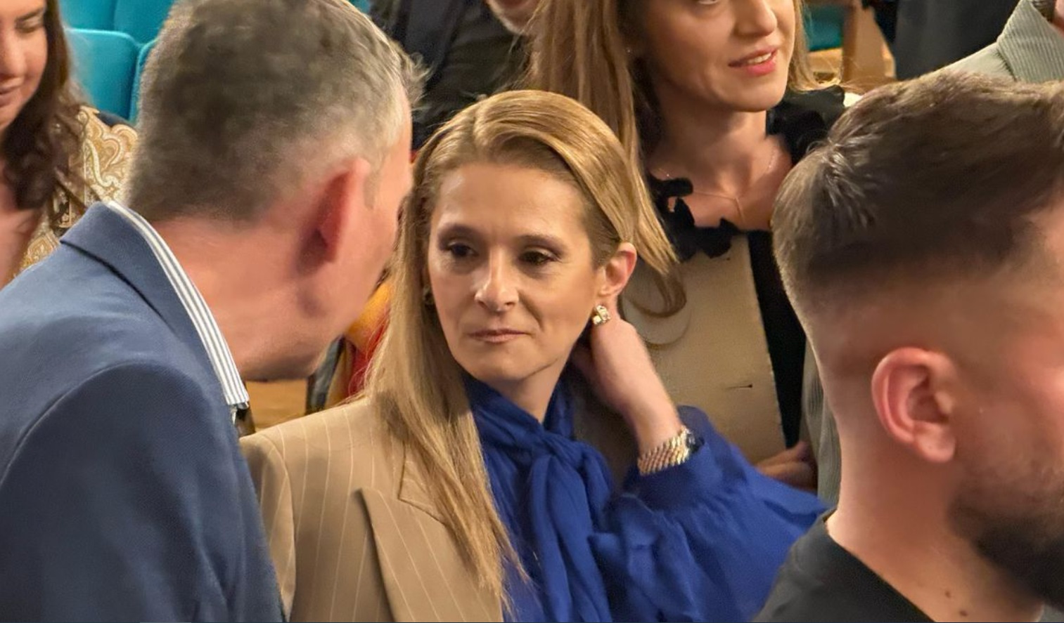 Gestul făcut de Marilena Hagi la lansarea autobiografiei soțului ei. A atras atenția și cu ținuta elegantă, creată de Victoria Beckham