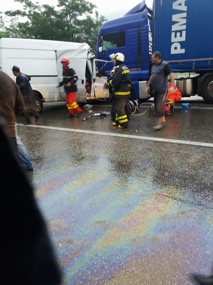 UPDATE: Două tinere din Pakistan, printre victimele accidentului sângeros de pe Valea Oltului