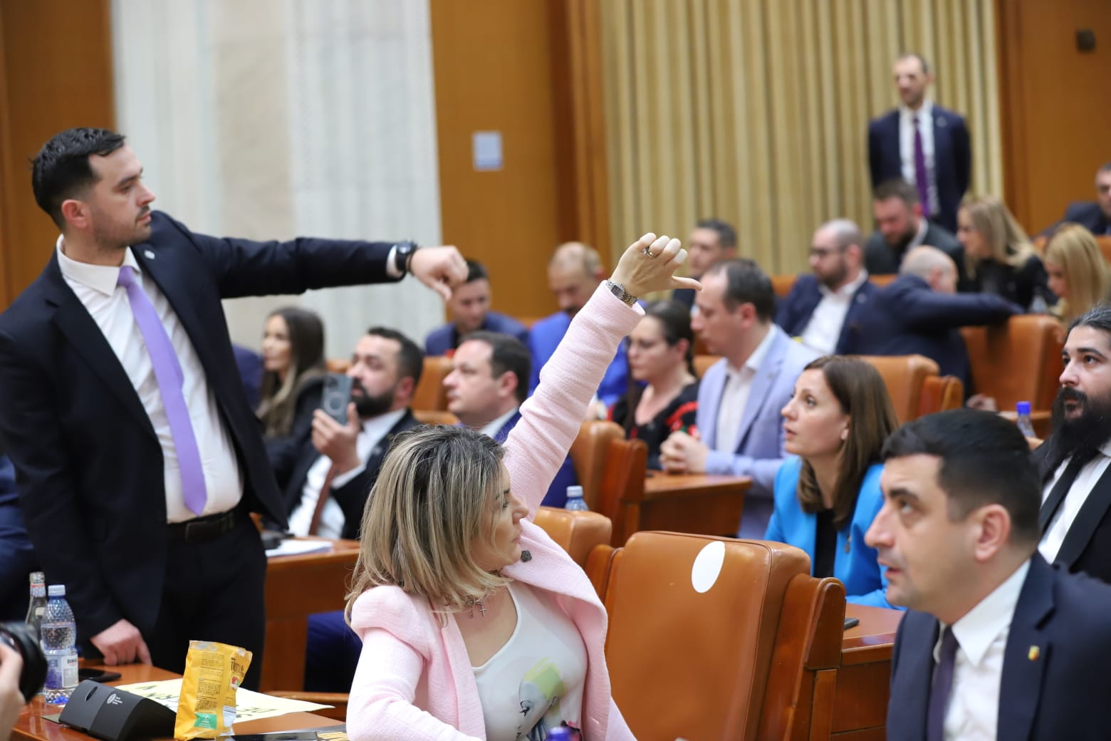 Guvernul Ciolacu 2, învestit după audieri- fulger. Puterea a tremurat până în ultimul moment. Ce nu s-a văzut la televizor | Reportaj