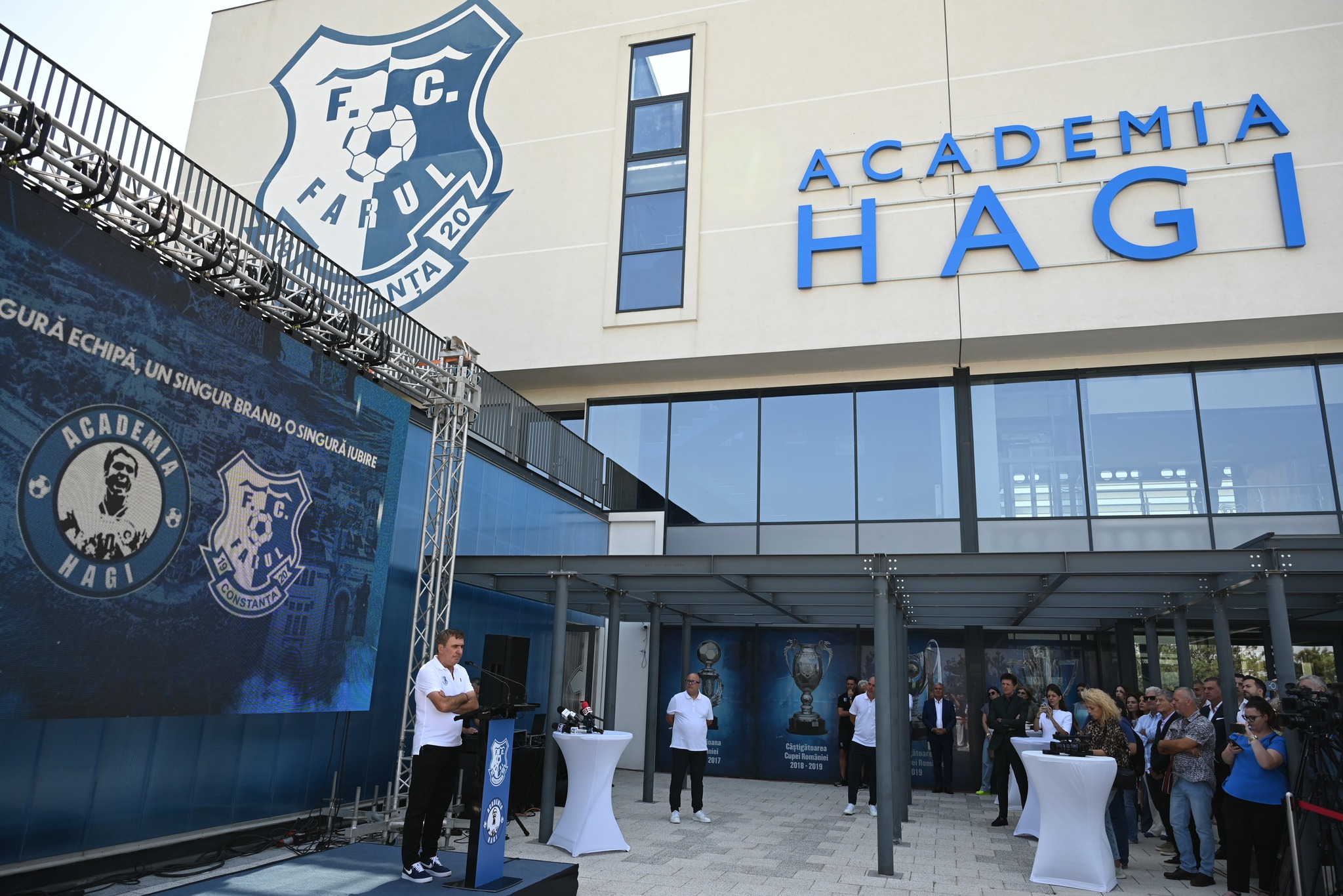 Cum arată muzeul lui Gică Hagi de la Academie. „Fotbalul și familia sunt valorile care mi-au marcat viața”. VIDEO