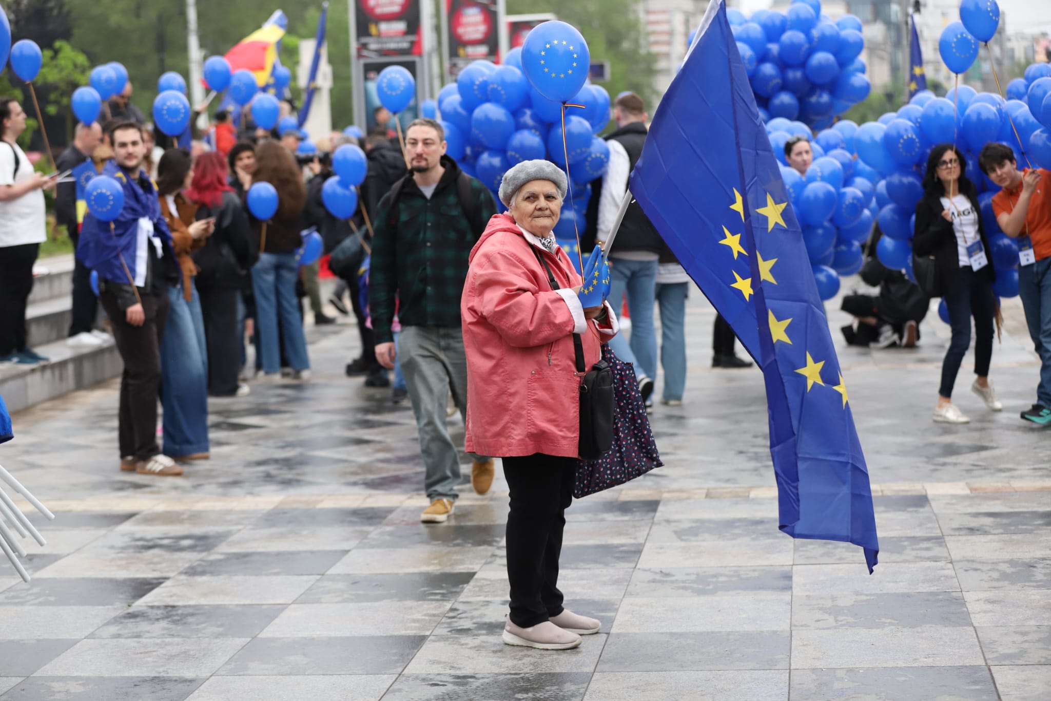 Manifestație pro-Europa cu prezență slabă. Tudor Chirilă: „Sǎ ciocnim un păhărel pentru România în Europa”